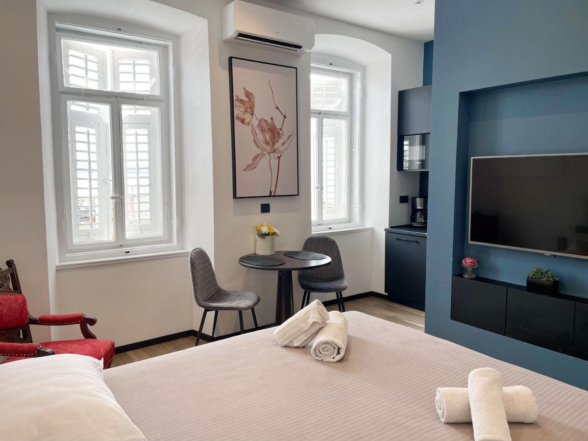 Navis City Apartments Pula Luaran gambar