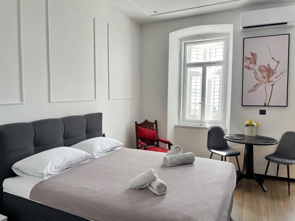 Navis City Apartments Pula Luaran gambar