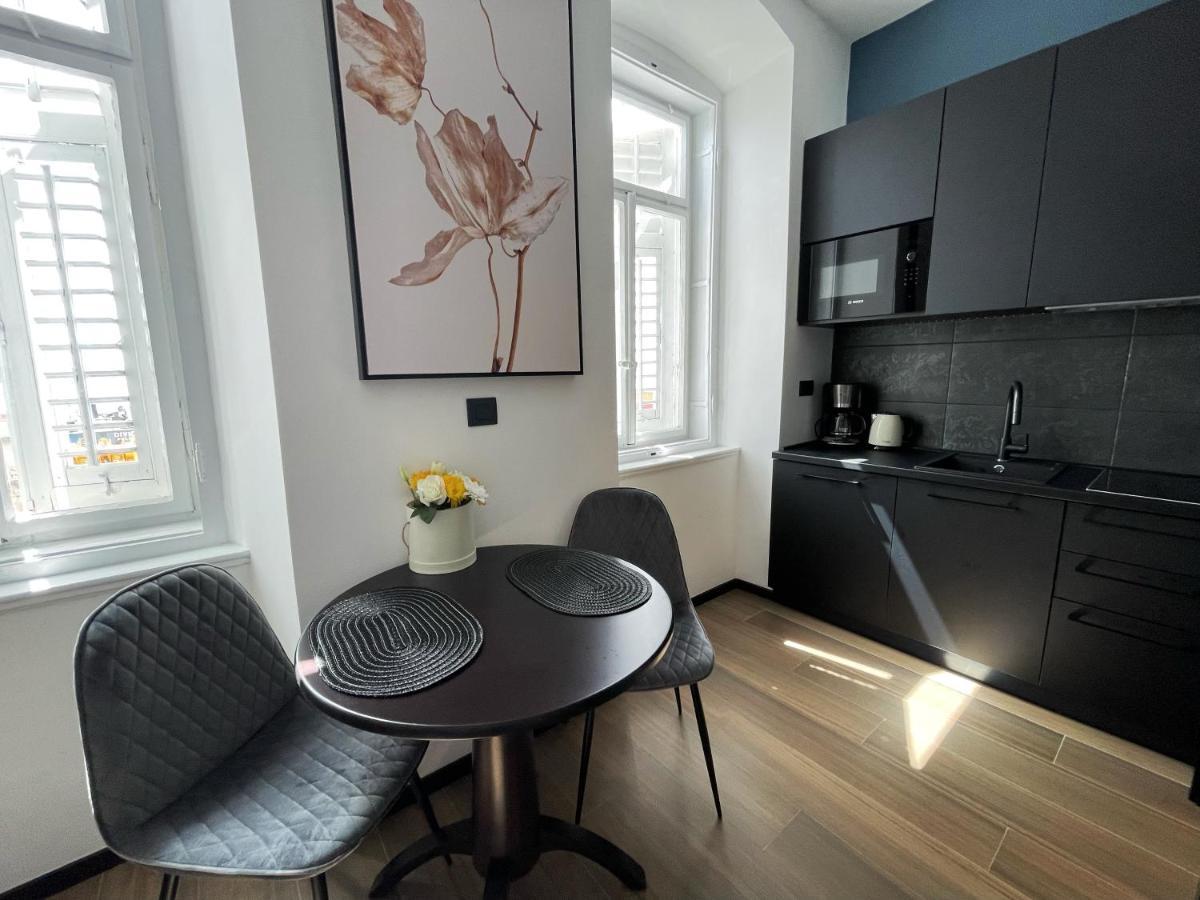 Navis City Apartments Pula Luaran gambar