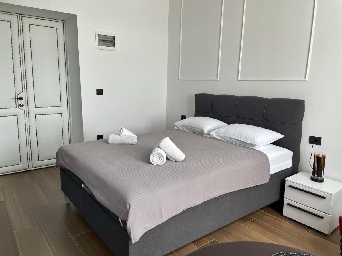 Navis City Apartments Pula Luaran gambar