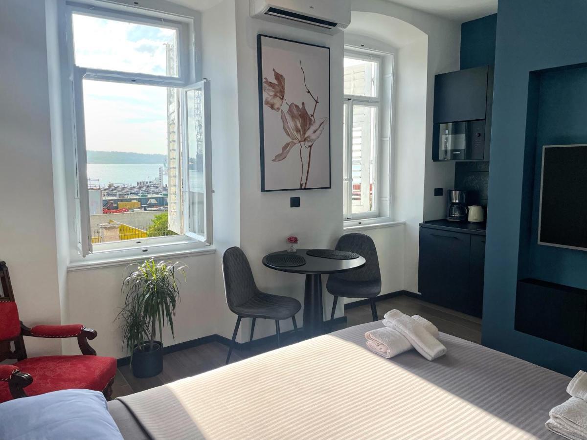 Navis City Apartments Pula Luaran gambar
