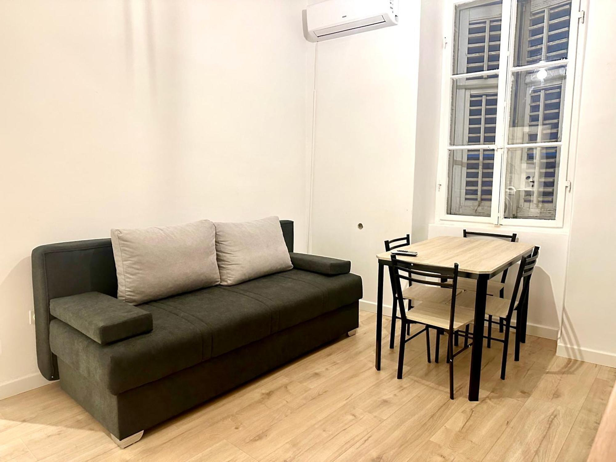 Navis City Apartments Pula Luaran gambar